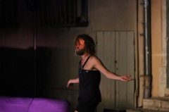 Danser dans mon petit salon 15 * 6240 x 4160 * (5.66MB)